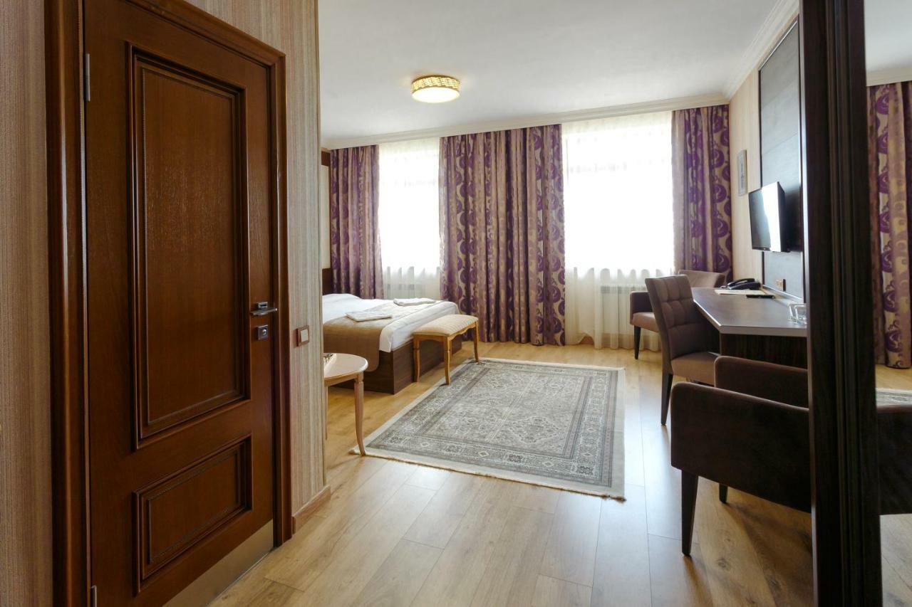 Sacvoyage Hotel Alma-Ata Exteriör bild